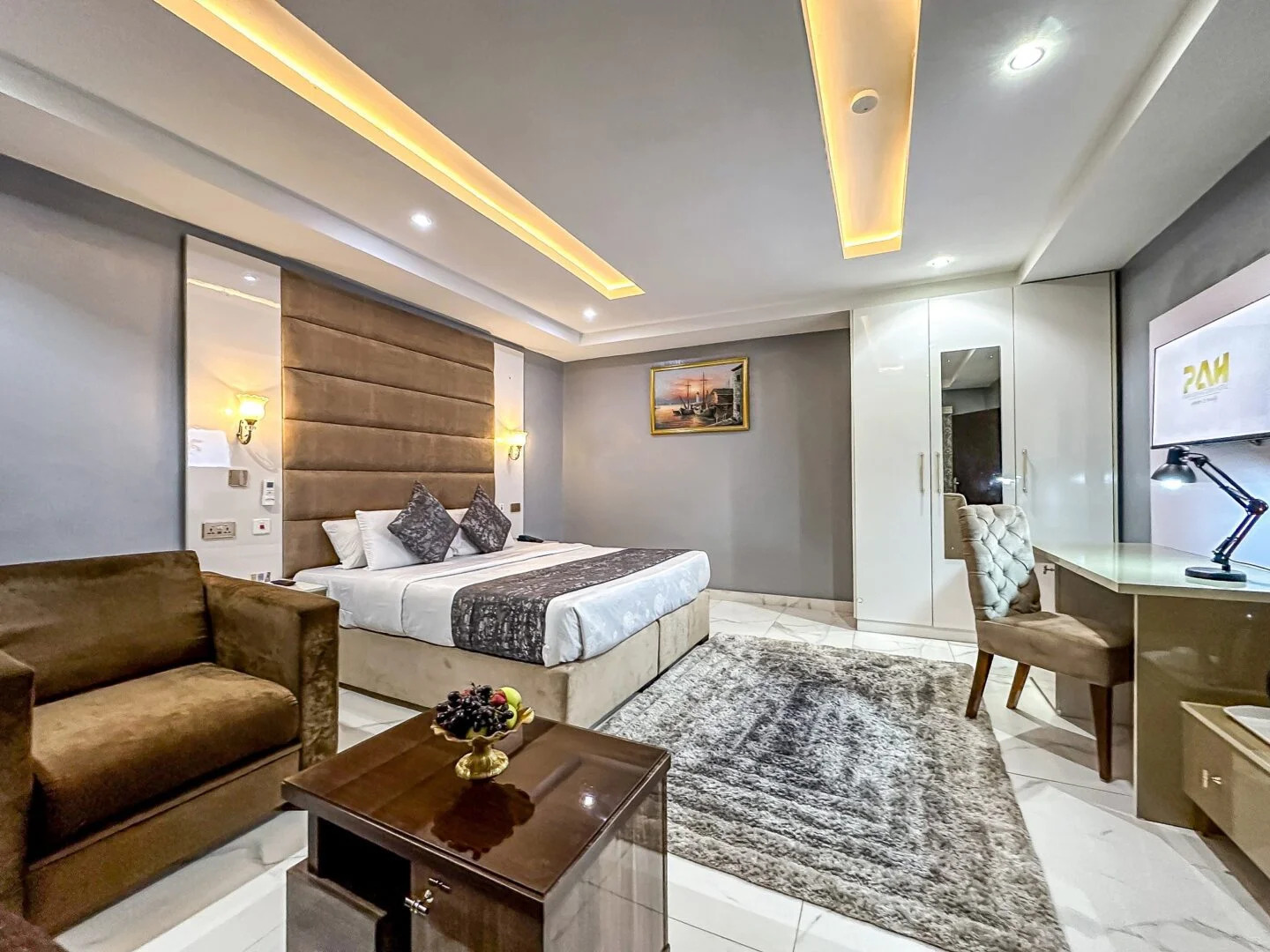 /web/uploads/116/Parkview Astoria Hotel/room-photos/Diplomatic Suite/parkview-astoria-diplomatic-suite..webp.jpg